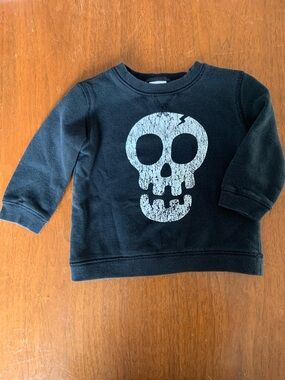 🫐3/$30 Circo Black Sweatshirt with Cracked White Skull Graphic size 18m